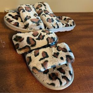 Stars Above Leopard Fuzzy Slippers Size 9 NWT